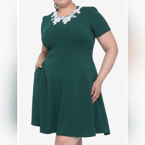 Hot Topic Lace Collar Dress - Picture 1 of 4